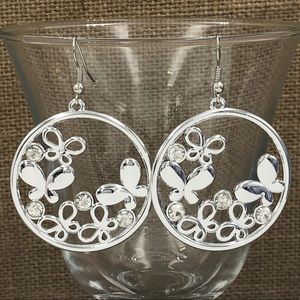 🍀 Butterfly Round Silver Dangle Earrings